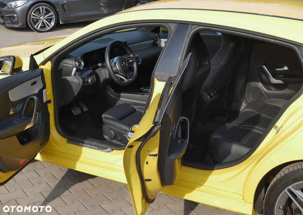 Mercedes-Benz CLA 250 e 8G-DCT AMG Line - 25