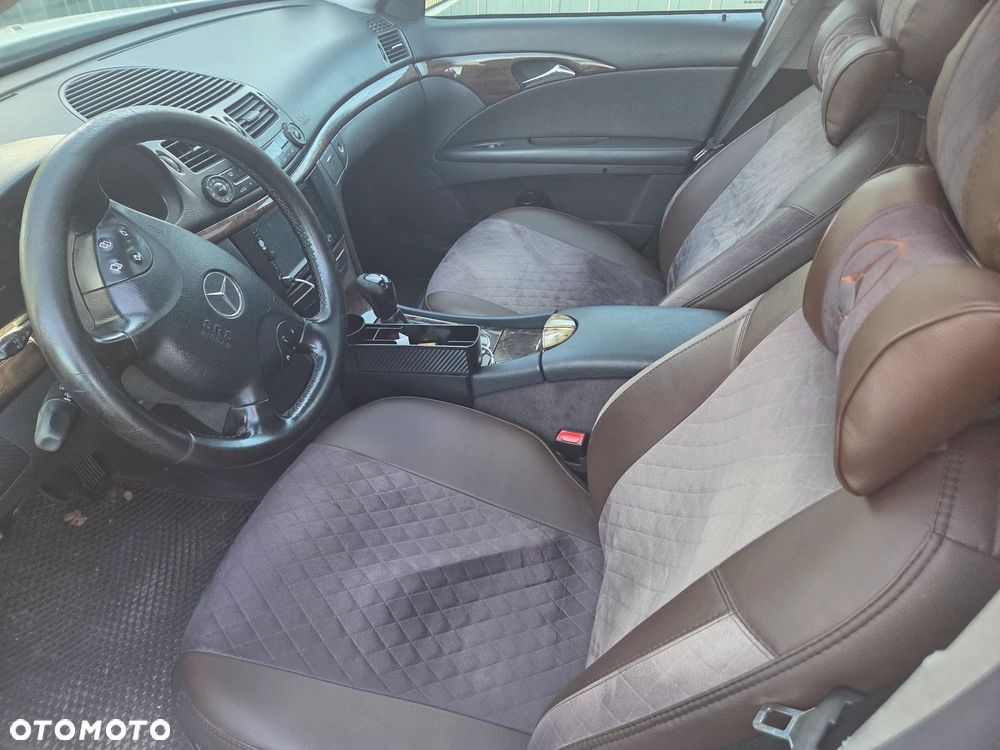 Mercedes-Benz E-Class 2004 photo 5