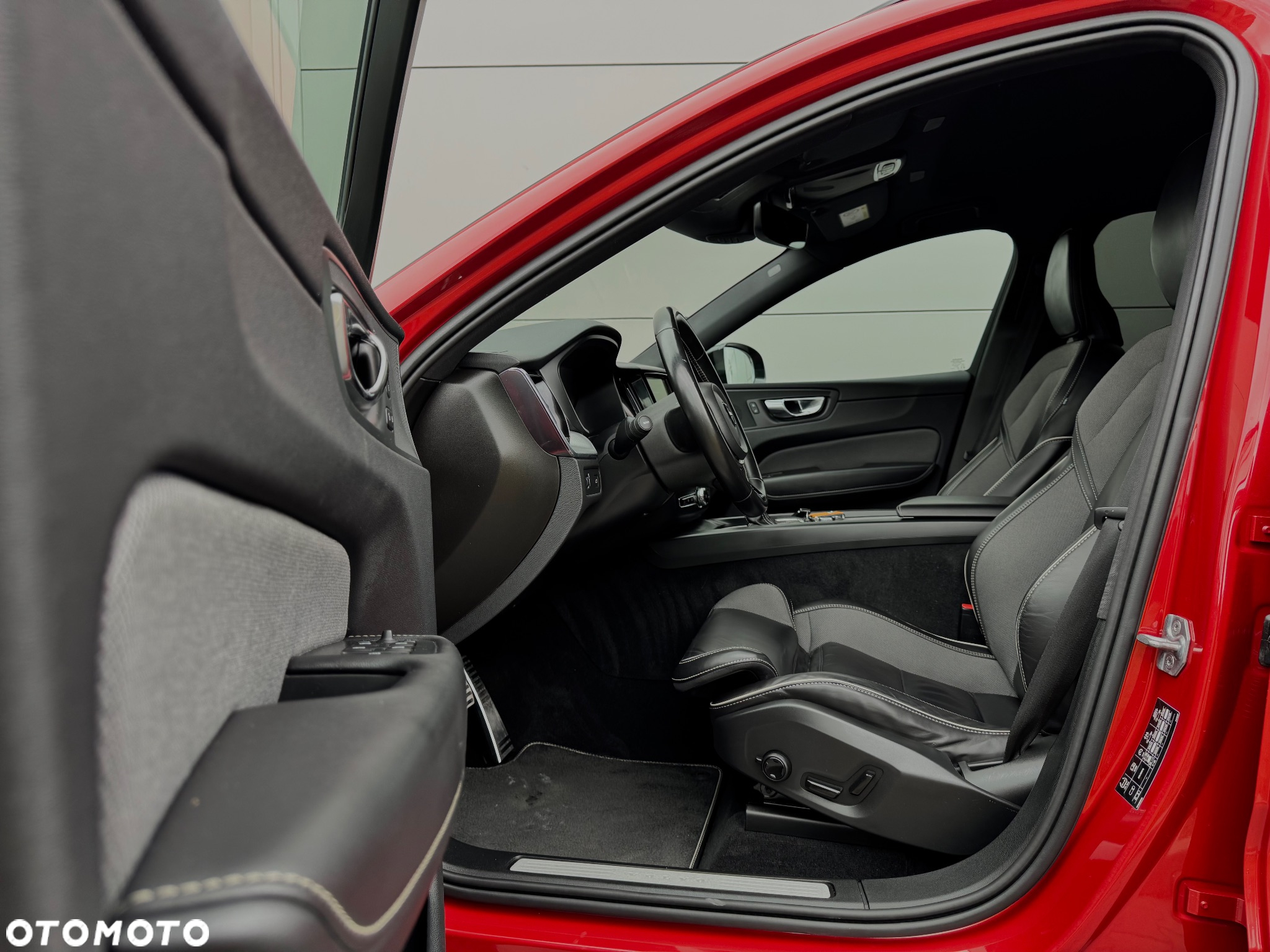 Volvo XC 60 D4 R-Design - 31