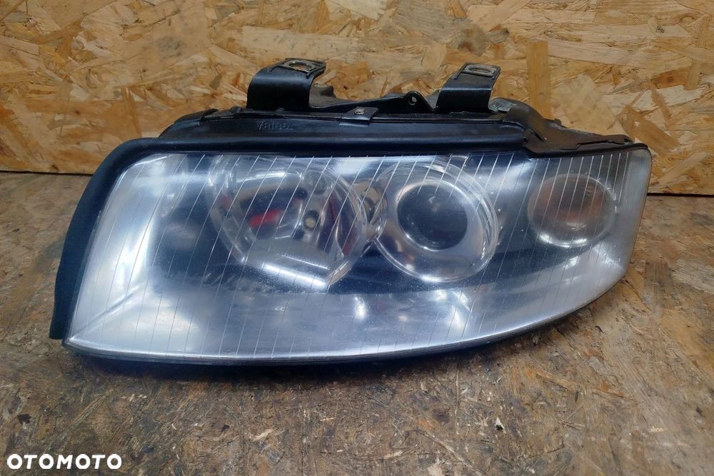 lampa przód lewa Valeo reflektor do Audi A4 B6 00- przednia reflektor