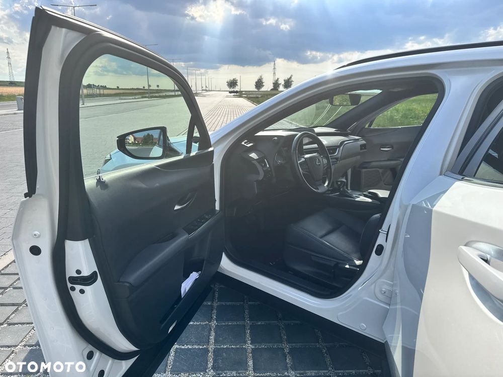Lexus UX - 18