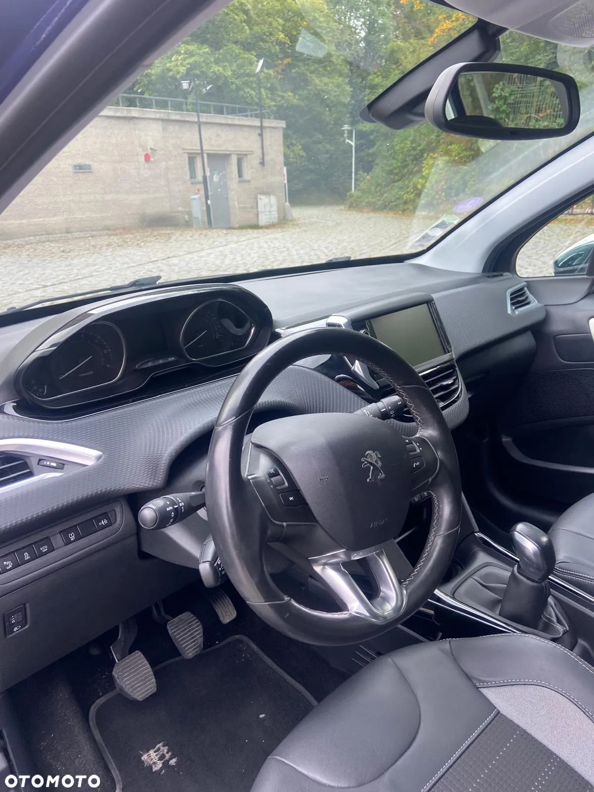 Peugeot 2008 1.2 Pure Tech Allure S&S - 14