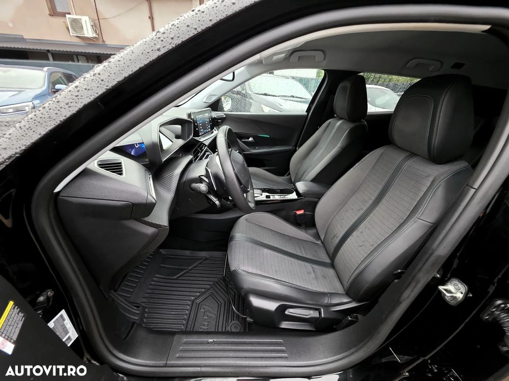 Peugeot 2008 PureTech 130 EAT8 GT - 22