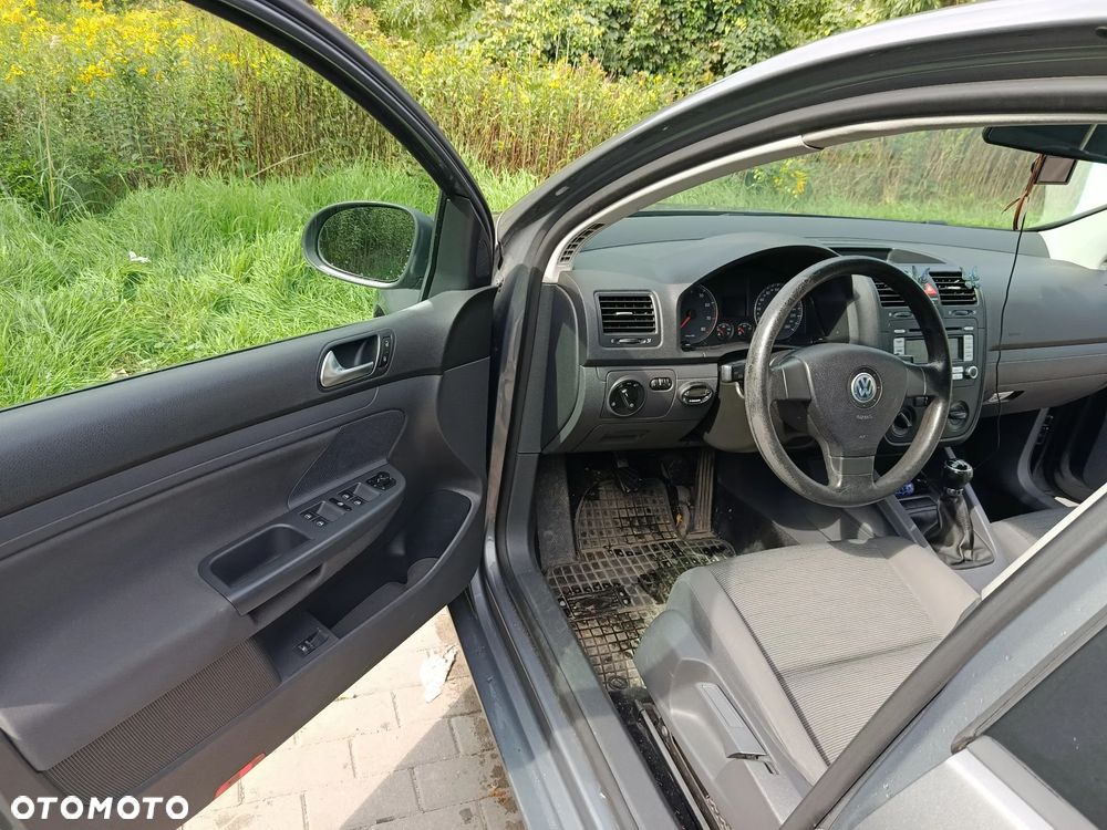 Volkswagen Golf 1.6 Comfortline - 24