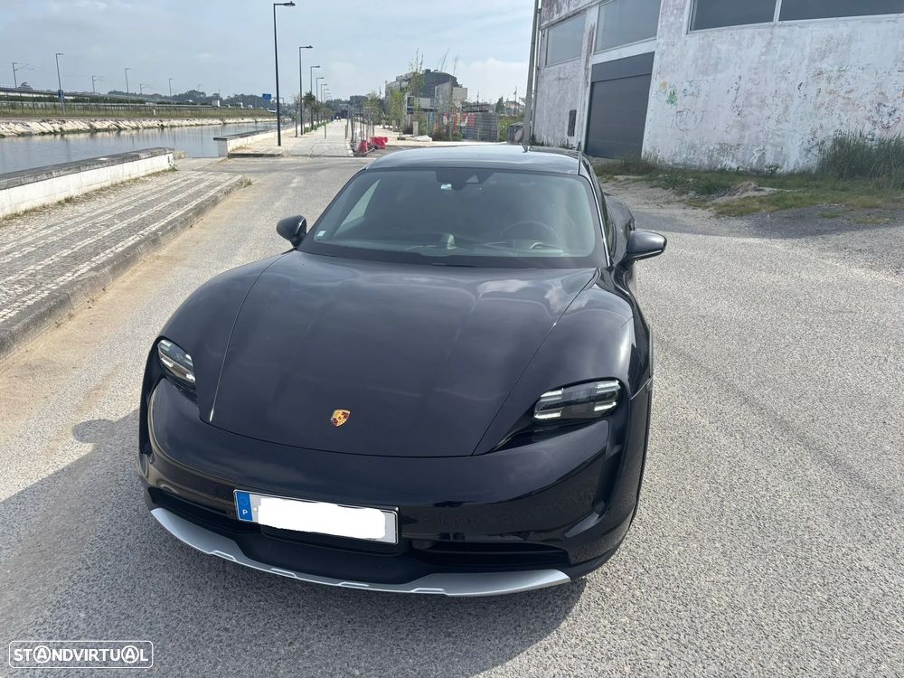 Porsche Taycan Cross Turismo 4 - 2