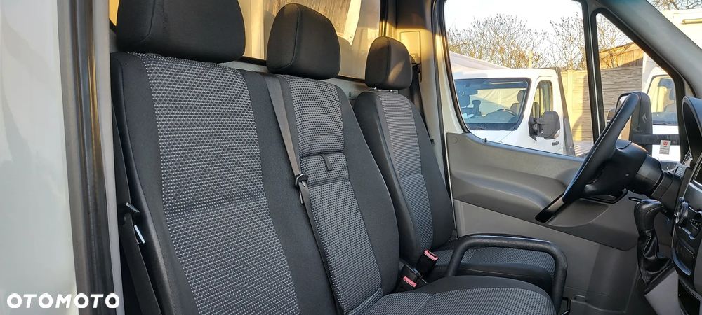 Mercedes-Benz SPRINTER - 16