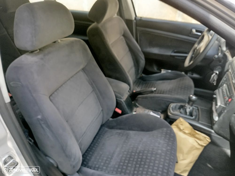 VW Passat 1.9 TDi Trendline - 9