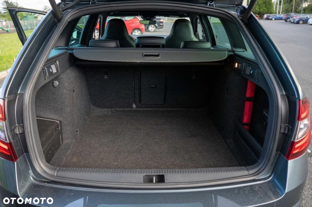 Skoda Octavia 2.0 TDI RS Challenge DSG - 25