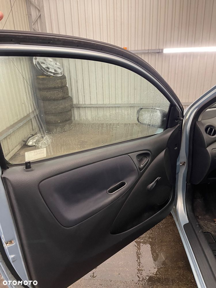 Toyota Yaris 1.0 Terra MM - 9