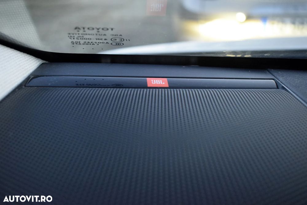 Toyota Prius (Hybrid) Sol Plus - 36