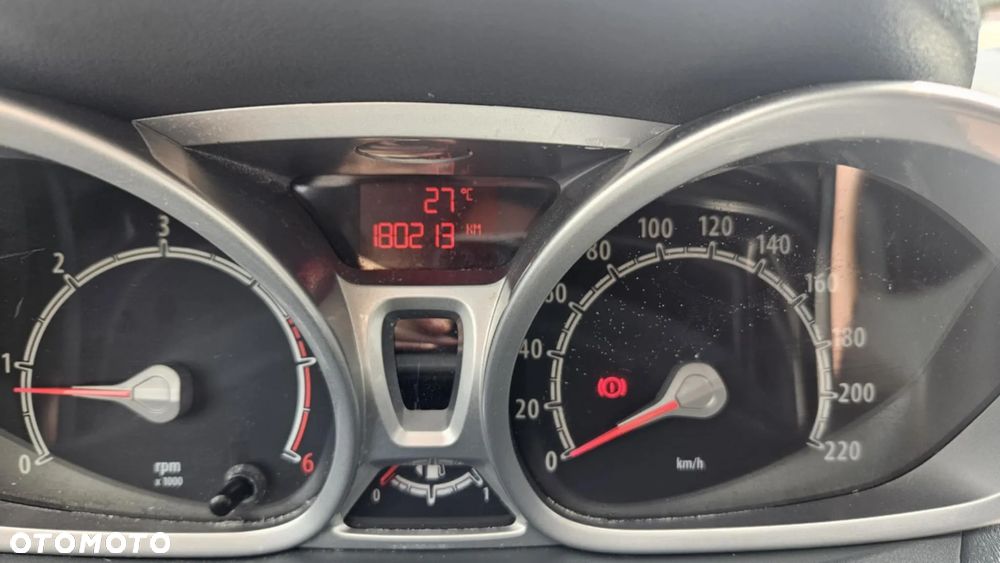 Ford Fiesta 1.6 TDCi DPF Ghia - 5