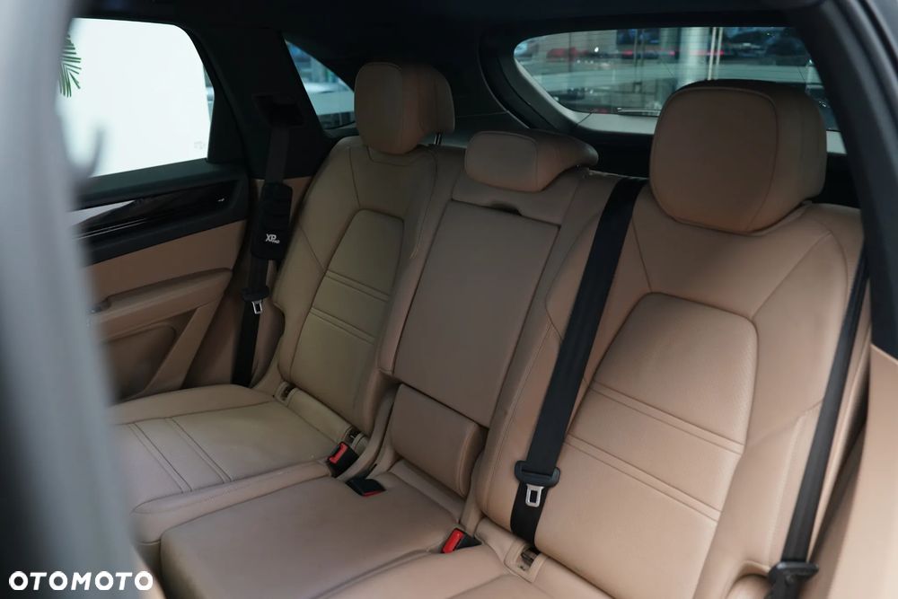 Porsche Cayenne Standard - 26