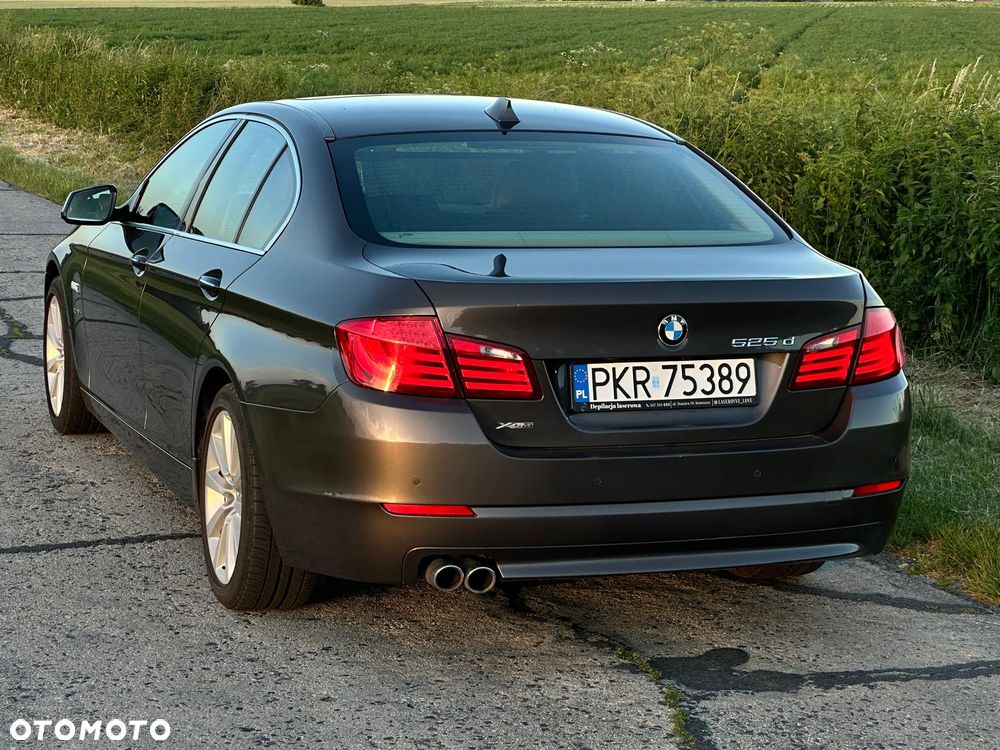 BMW Seria 5 525d xDrive - 12