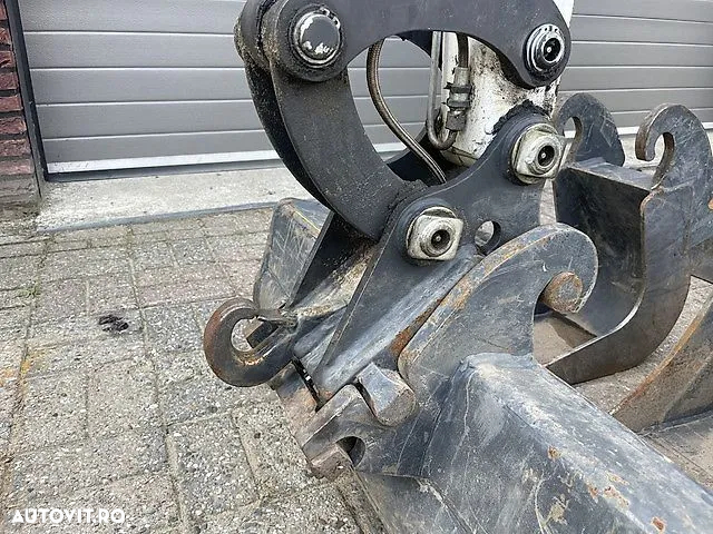 Bobcat E17 - 5
