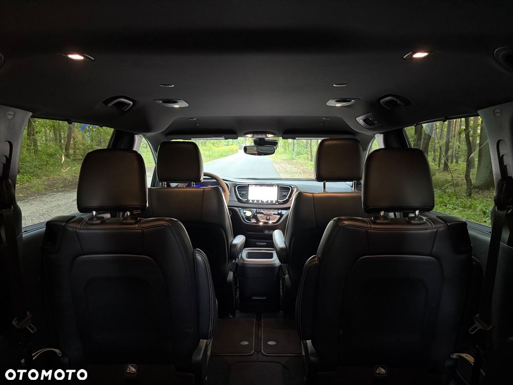 Chrysler Pacifica - 20