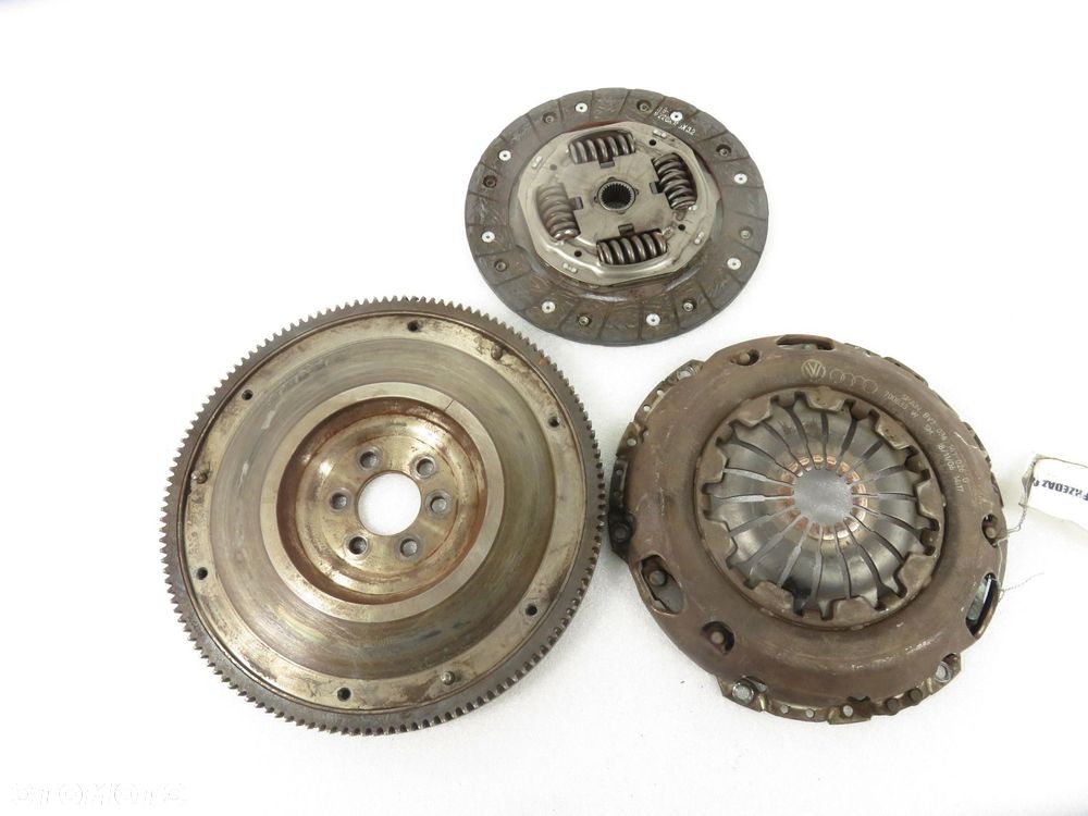 KOŁO ZAMACHOWE VW CADDY III - 1