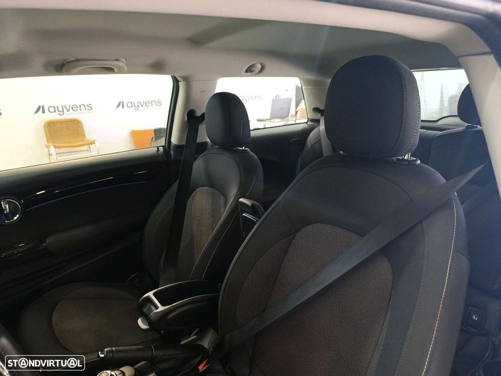 MINI 3 Portas Cooper Premium Essential Auto - 5