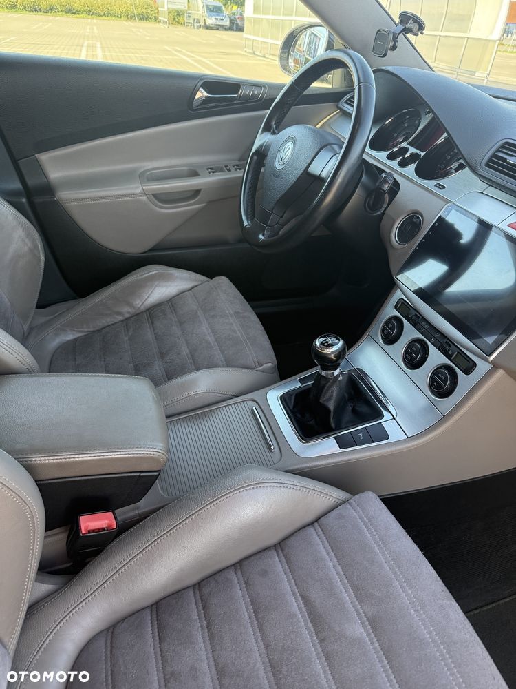 Volkswagen Passat 2.0 TDI DPF Highline - 20