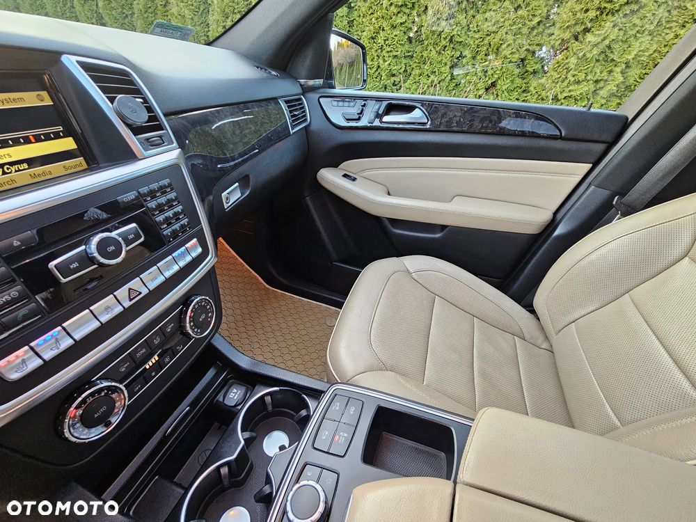 Mercedes-Benz ML - 13