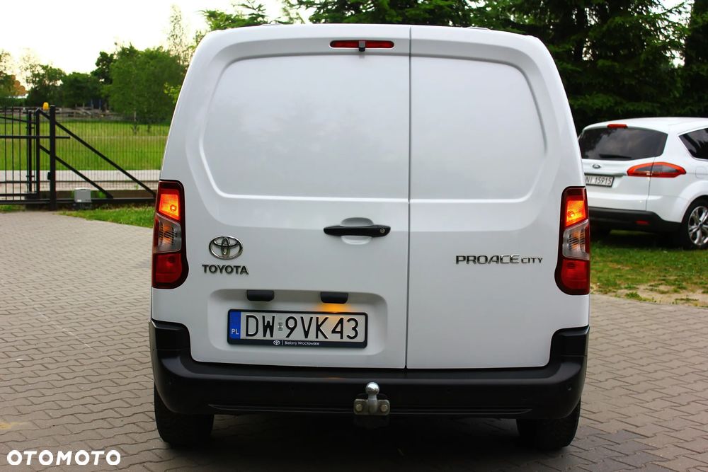 Toyota PROACE CITY BLASZAK 2 OSOBOWY 1.2 D-4T BENZYNA 110KM PEWNE AUTO FV23% - 18