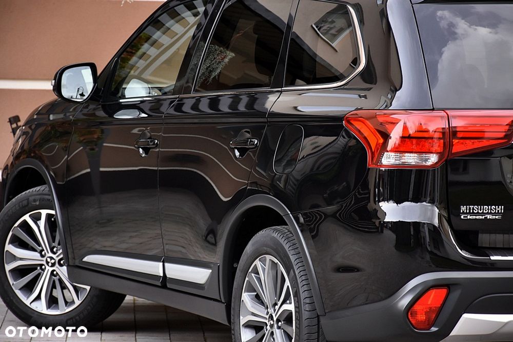 Mitsubishi Outlander 2.0 Invite + 2WD - 12