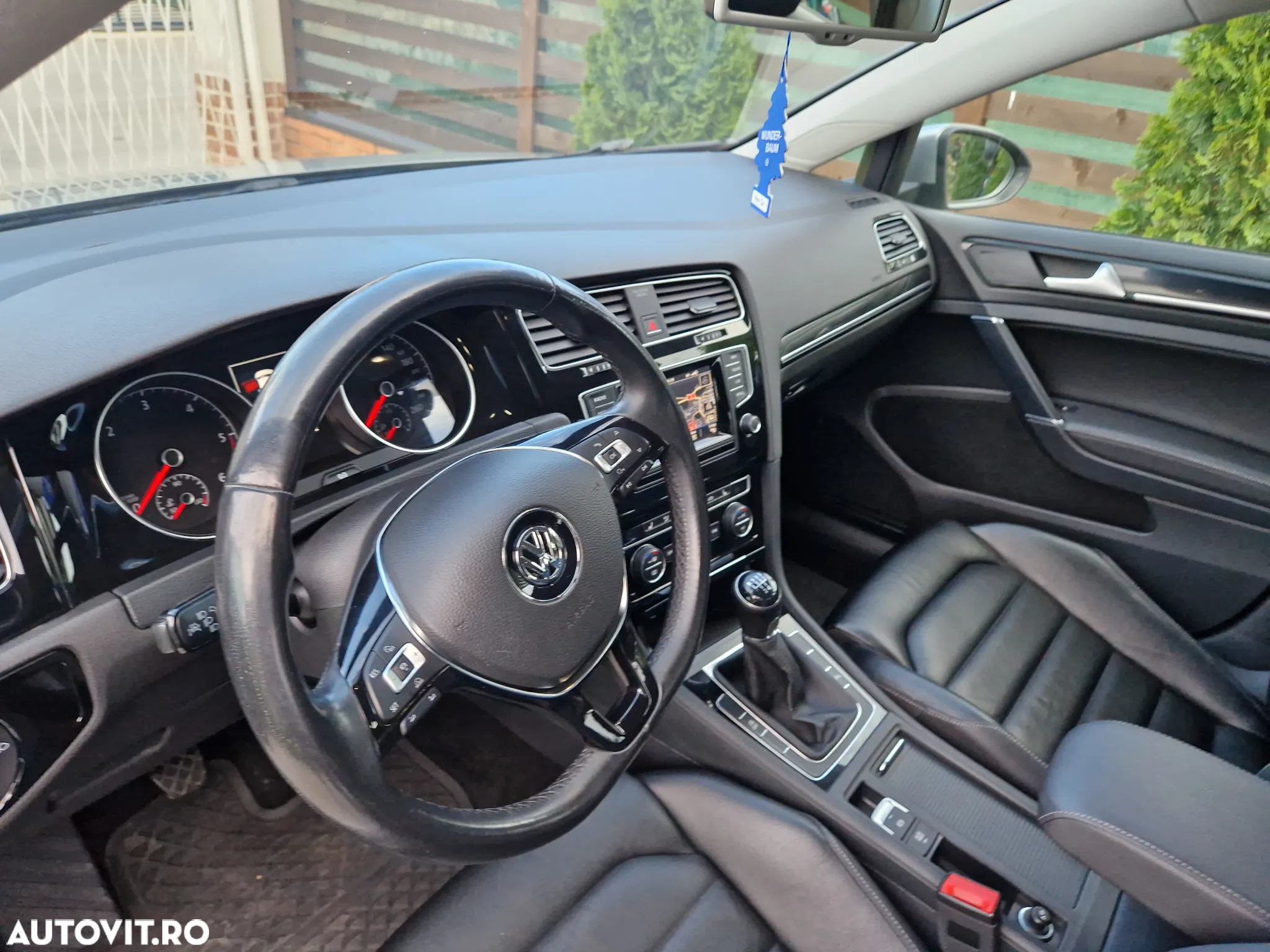 Volkswagen Golf 1.6 TDI DPF BlueMotion Technology Highline - 14