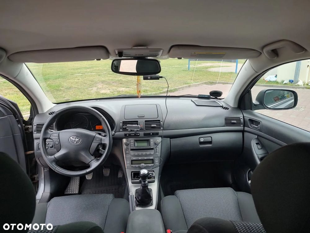 Toyota Avensis - 9