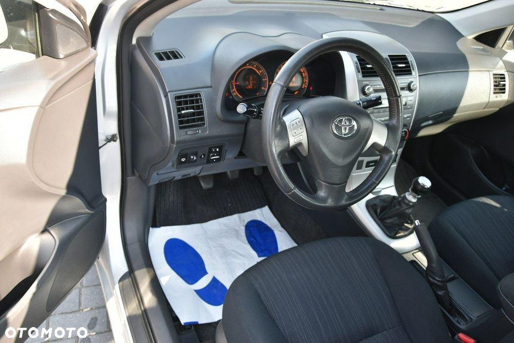 Toyota Corolla - 12