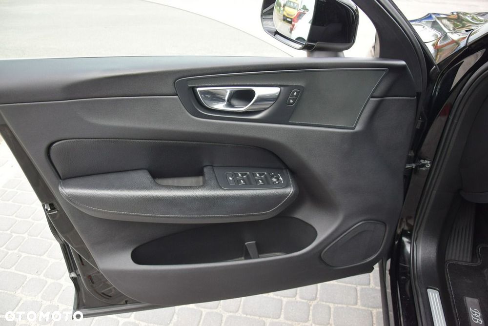 Volvo XC 60 D4 AWD Geartronic Momentum - 33