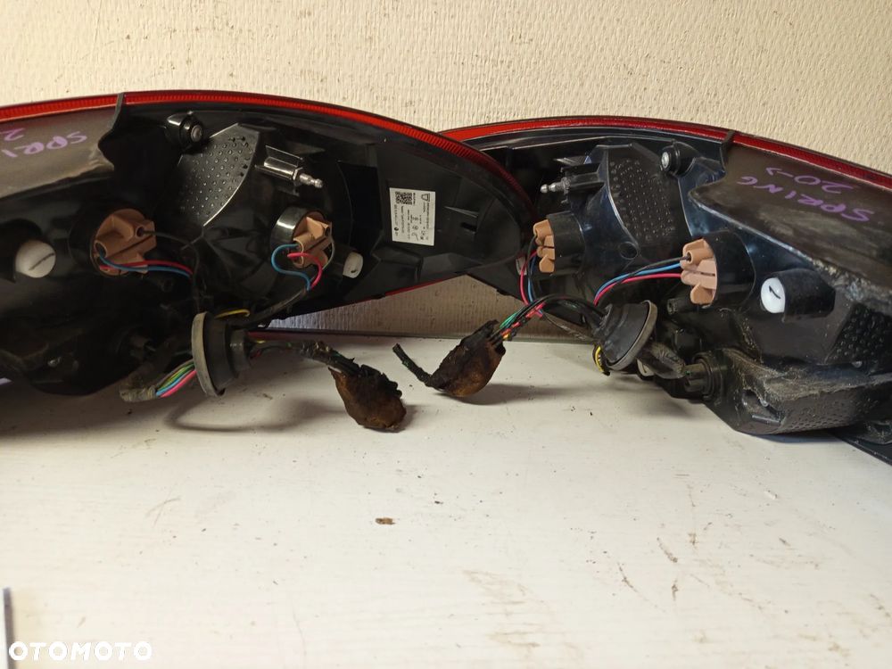 LAMPA TYLNA LEWA LUB PRAWA DACIA SPRING 20- - 4