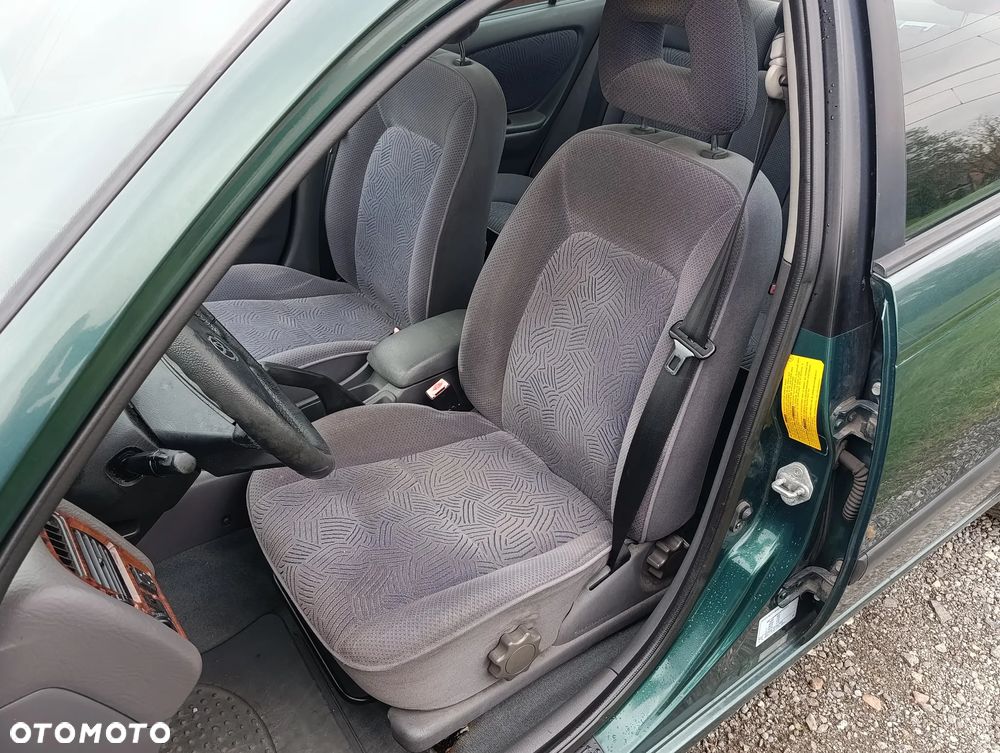 Toyota Avensis - 12