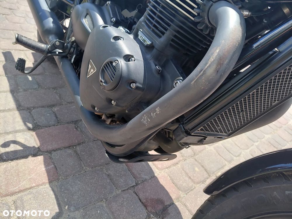 Triumph Bonneville - 11