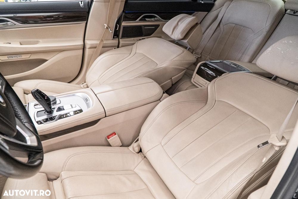 BMW Seria 7 740e iPerformance - 22