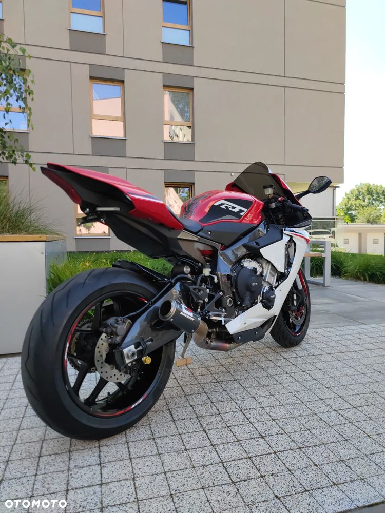 Yamaha R1 - 4