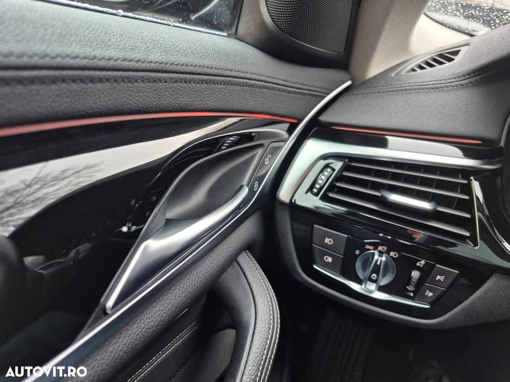 BMW Seria 5 520i Aut. Luxury Line - 14