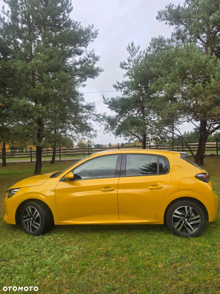 Peugeot 208 - 8