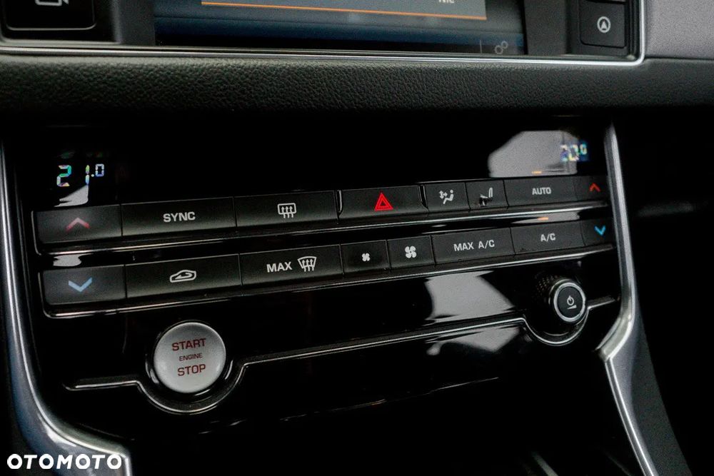 Jaguar XF 2.0 i4D R-Sport - 22