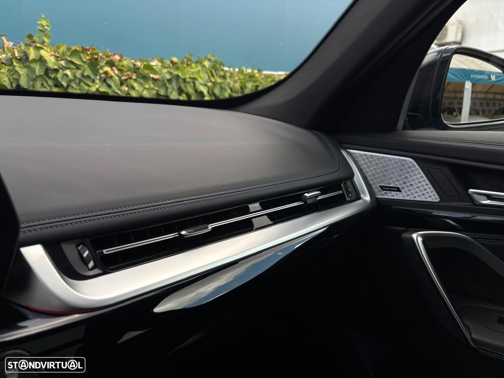 BMW iX1 xDrive30 M Sport Pack - 19