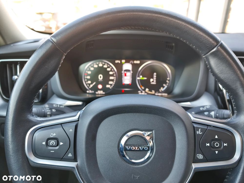 Volvo XC 60 T8 AWD Recharge Geartronic RDesign Expression - 17