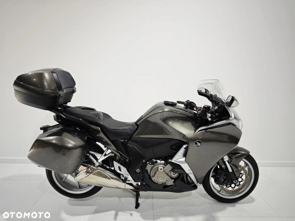 Honda VFR - 1
