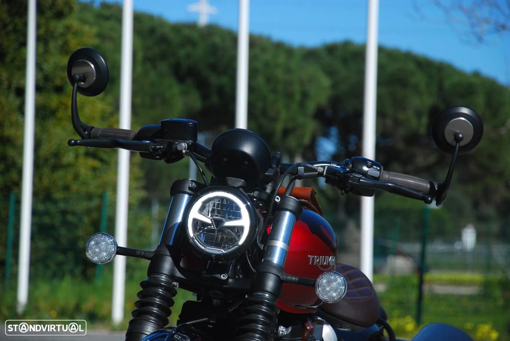 Triumph Bonneville BOBBER - 2