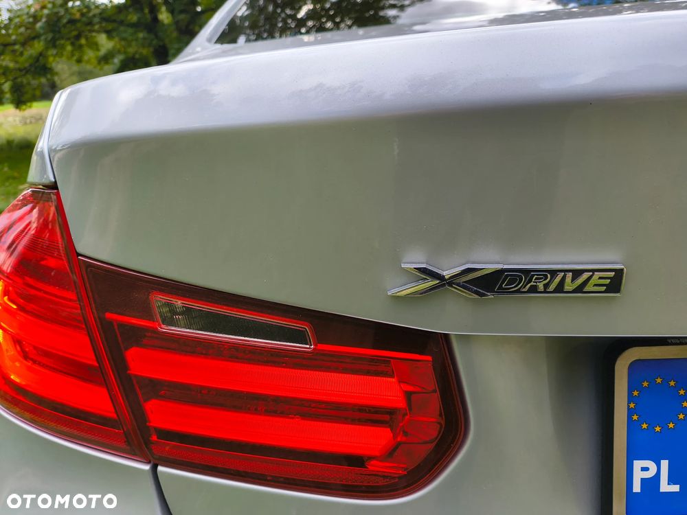 BMW Seria 3 328i xDrive Luxury Line - 8