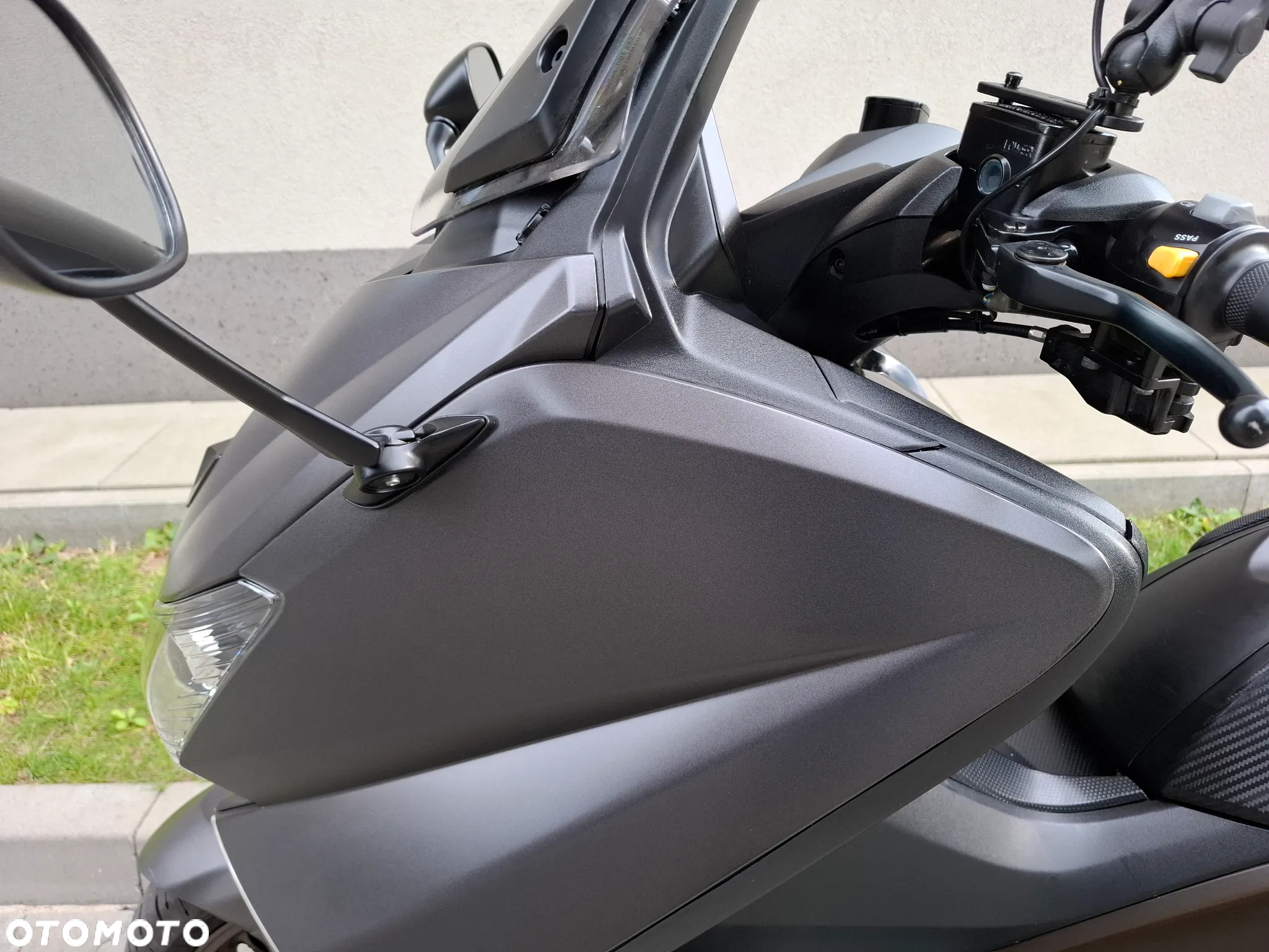 Yamaha Tmax - 12