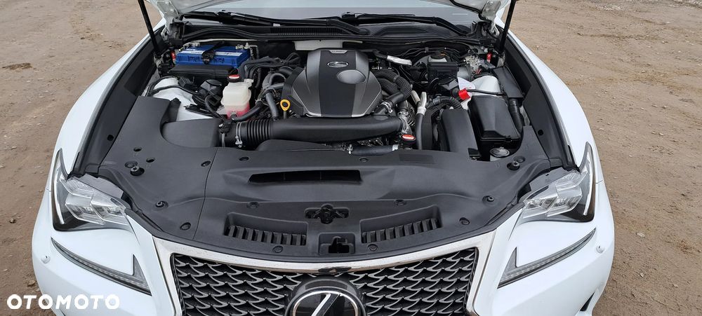 Lexus RC 200t / 300 F Sport - 11