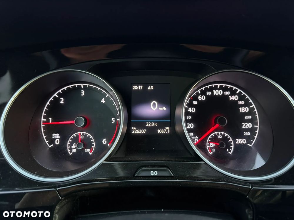Volkswagen Touran - 16