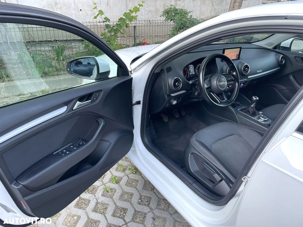 Audi A3 Sportback 30 TDI design - 13