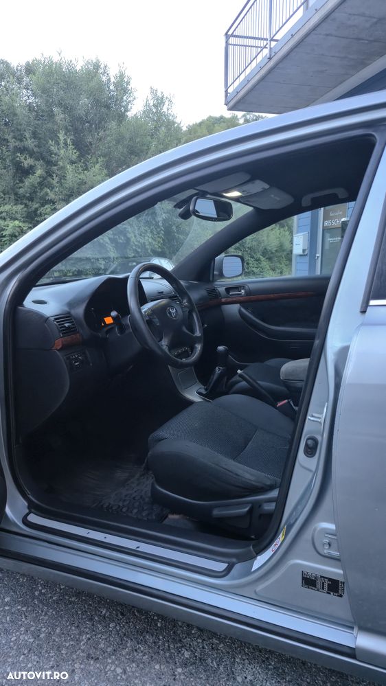 Toyota Avensis 1.6 Sedan Luna - 8