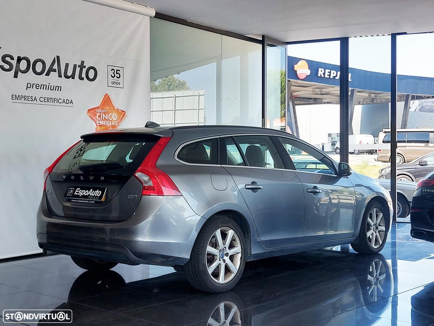 Volvo V60 2.0 D2 Momentum - 4