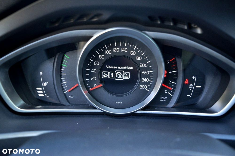 Volvo V40 D2 Momentum - 17