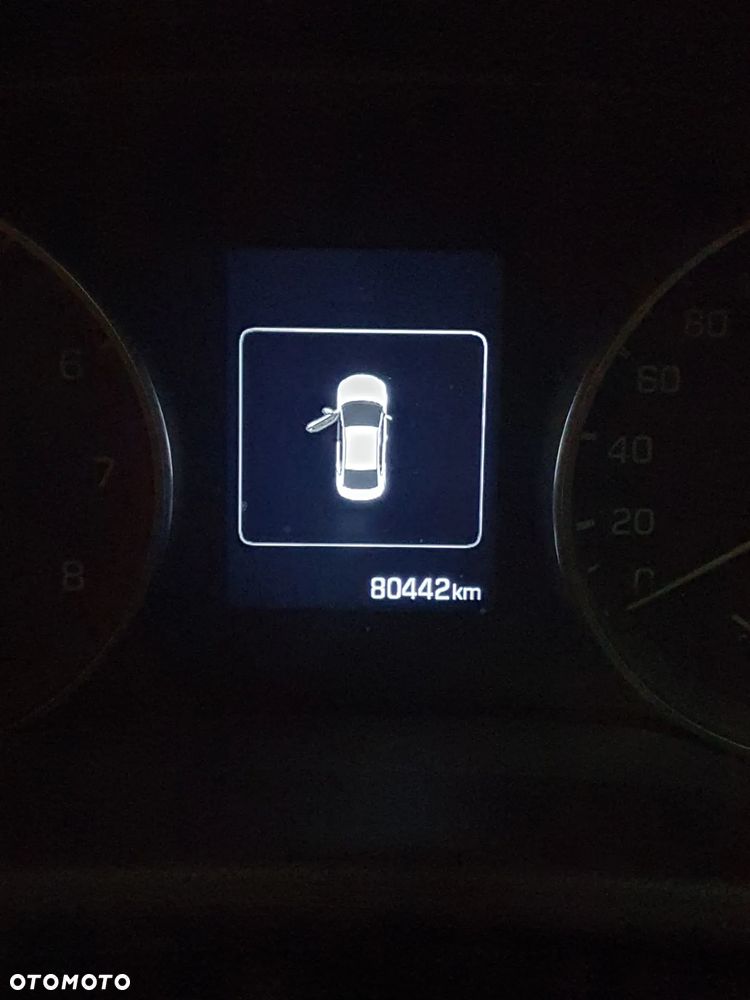 Hyundai Elantra 1.6 Comfort - 11